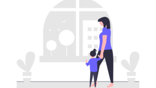 リモートワーク中と子育てを両立させる親